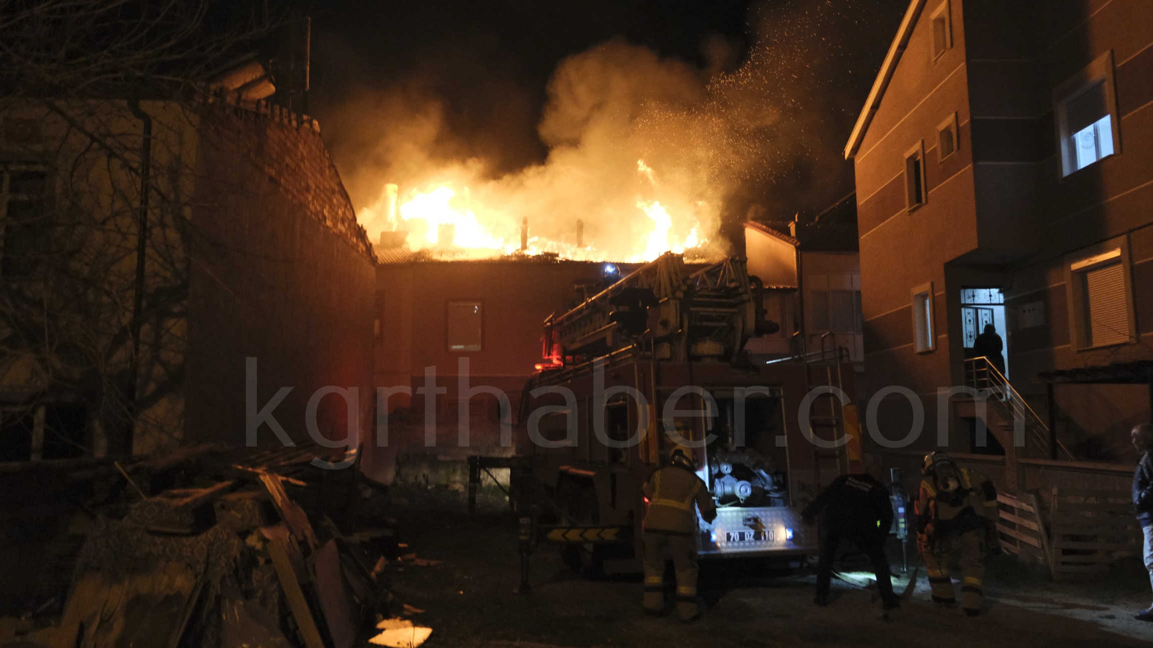 Karamanda Aksam Saatlerinde Korkutan Yangin4