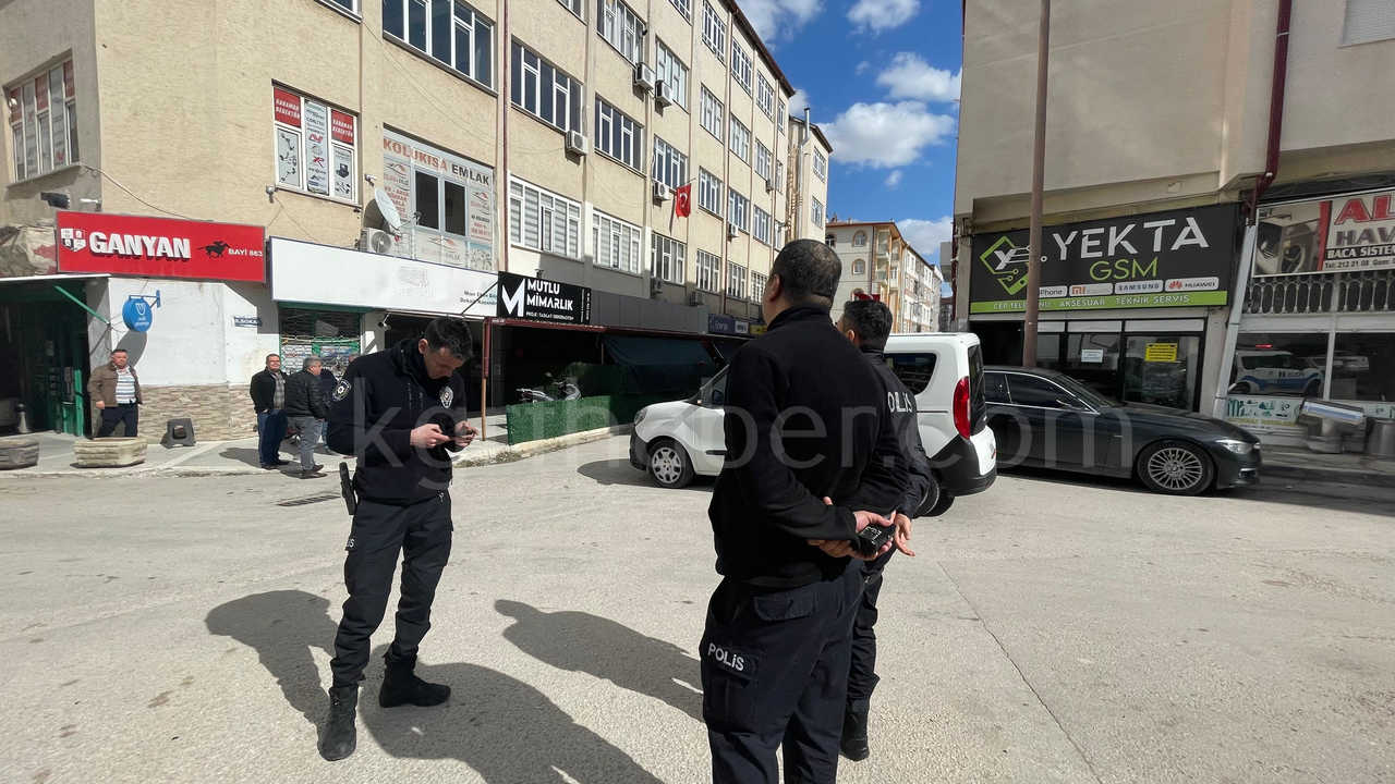 Karamanda Bicakli Kavga Yan Baktin Dedi Bacagindan Bicakladi1