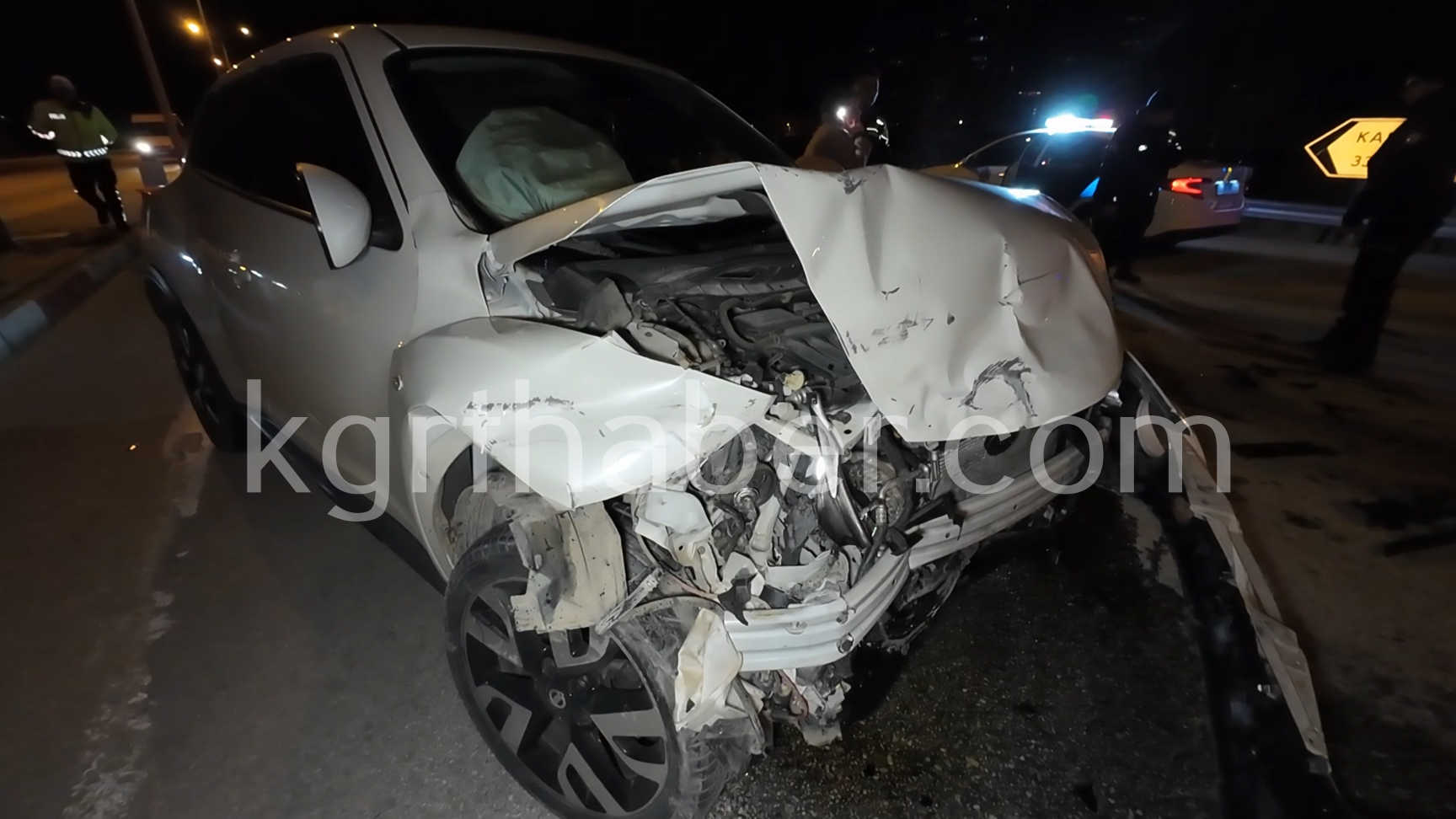 Karamanda Ciple Otomobil Carpisti 4 Kisilik Aile Hastanelik Oldu1