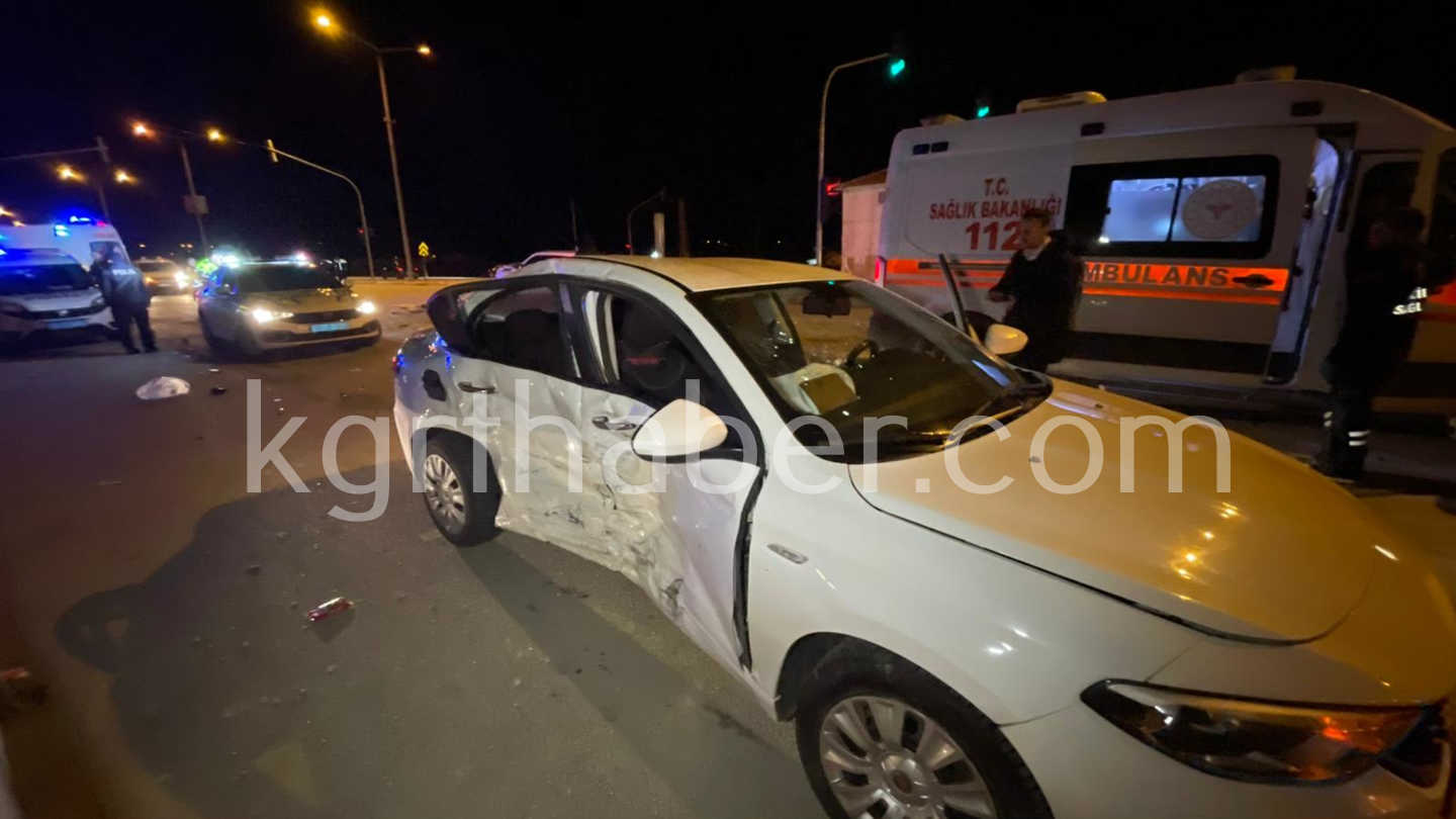 Karamanda Ciple Otomobil Carpisti 4 Kisilik Aile Hastanelik Oldu5