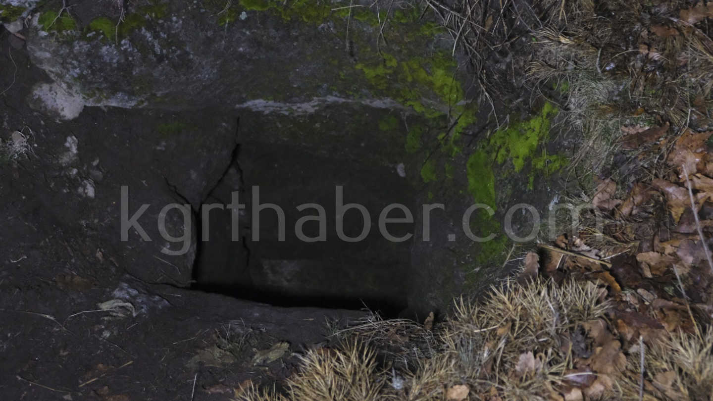 Karamanda Define Ararken Ip Koptu 25 Metrelik Sarnicta Mahsur Kaldilar3