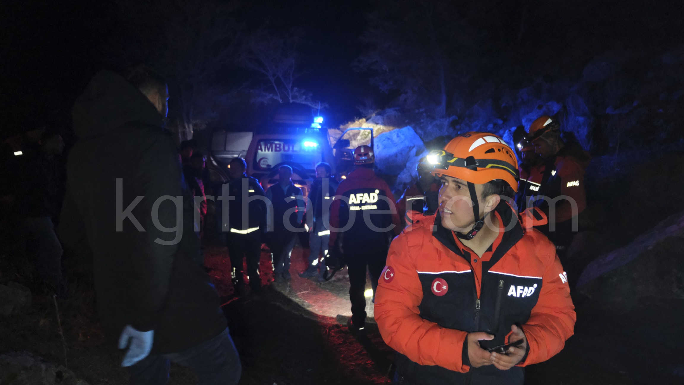 Karamanda Define Ararken Ip Koptu 25 Metrelik Sarnicta Mahsur Kaldilar4