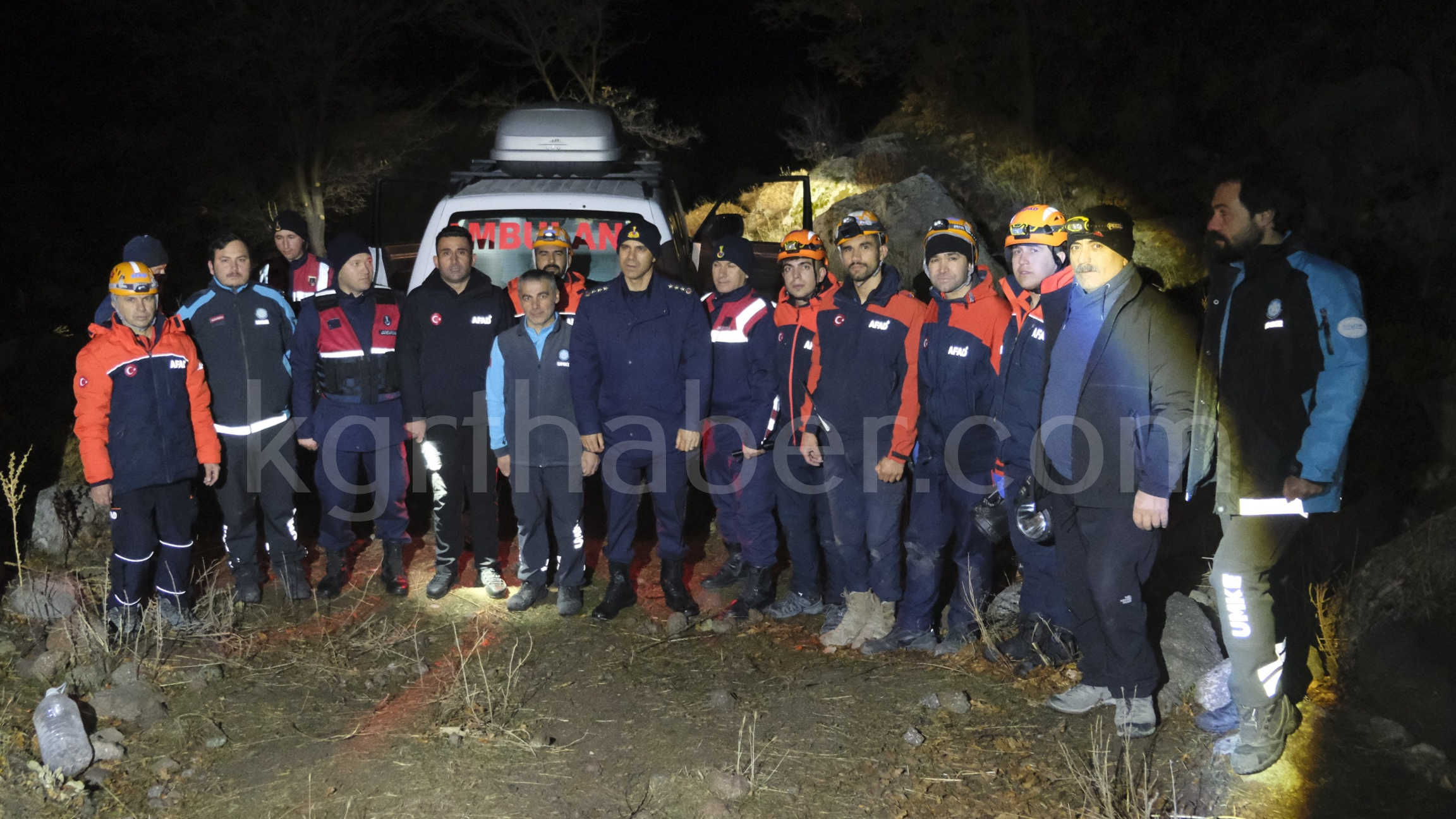 Karamanda Define Ararken Ip Koptu 25 Metrelik Sarnicta Mahsur Kaldilar6