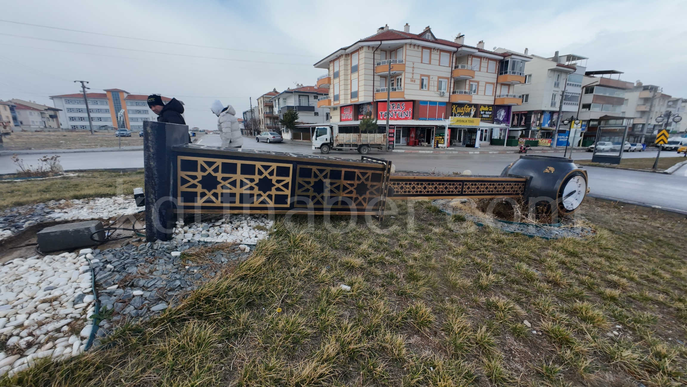 Karamanda Firtina Hayati Felc Etti Kamyonet Devrildi Saat Kulesi Yikildi14