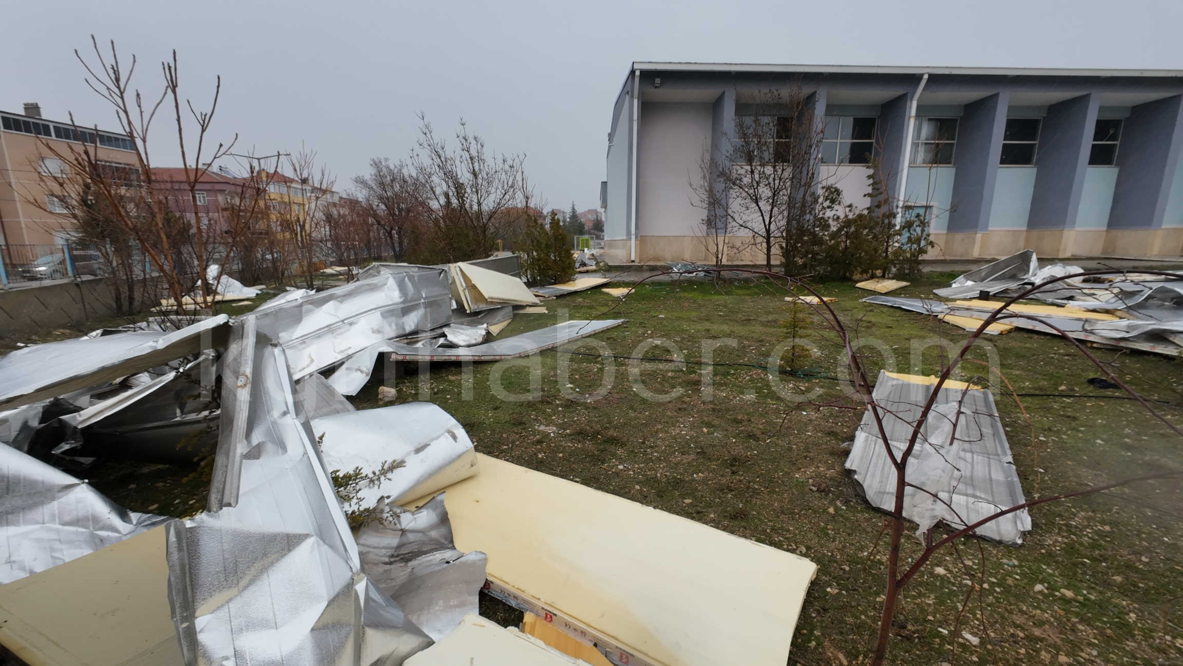 Karamanda Firtina Hayati Felc Etti Kamyonet Devrildi Saat Kulesi Yikildi20