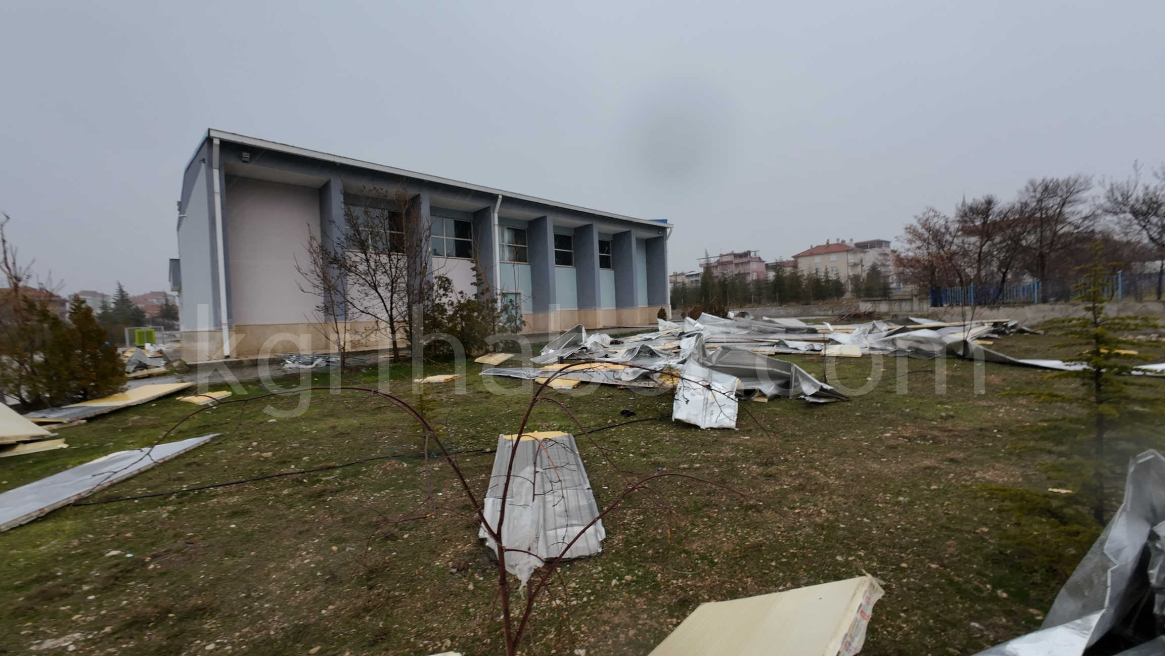 Karamanda Firtina Hayati Felc Etti Kamyonet Devrildi Saat Kulesi Yikildi21