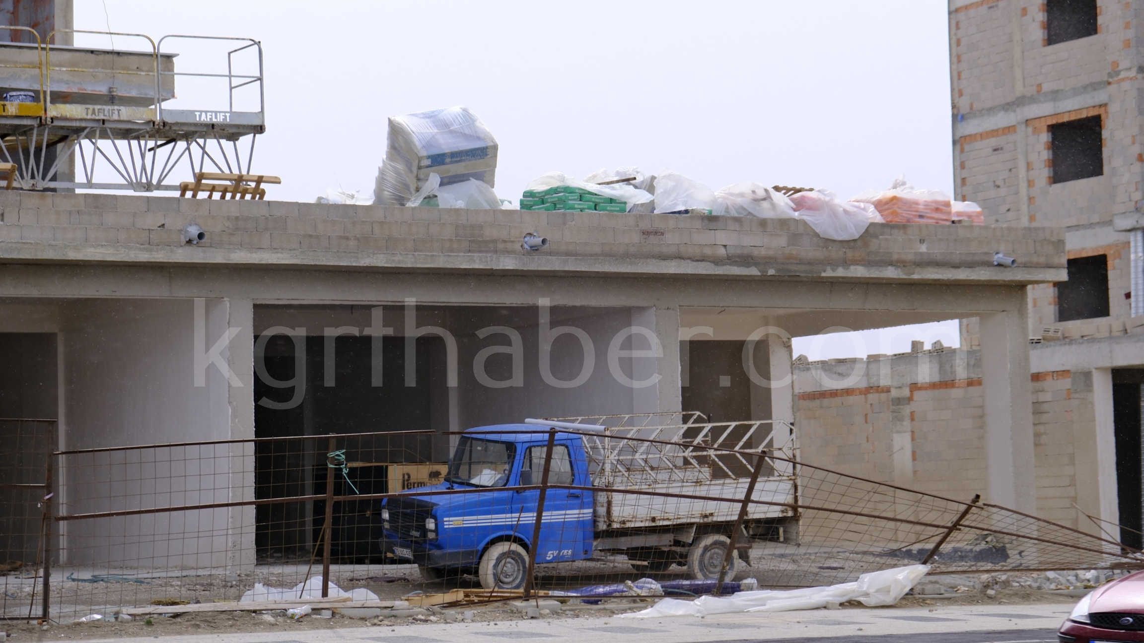 Karamanda Firtina Hayati Felc Etti Kamyonet Devrildi Saat Kulesi Yikildi23