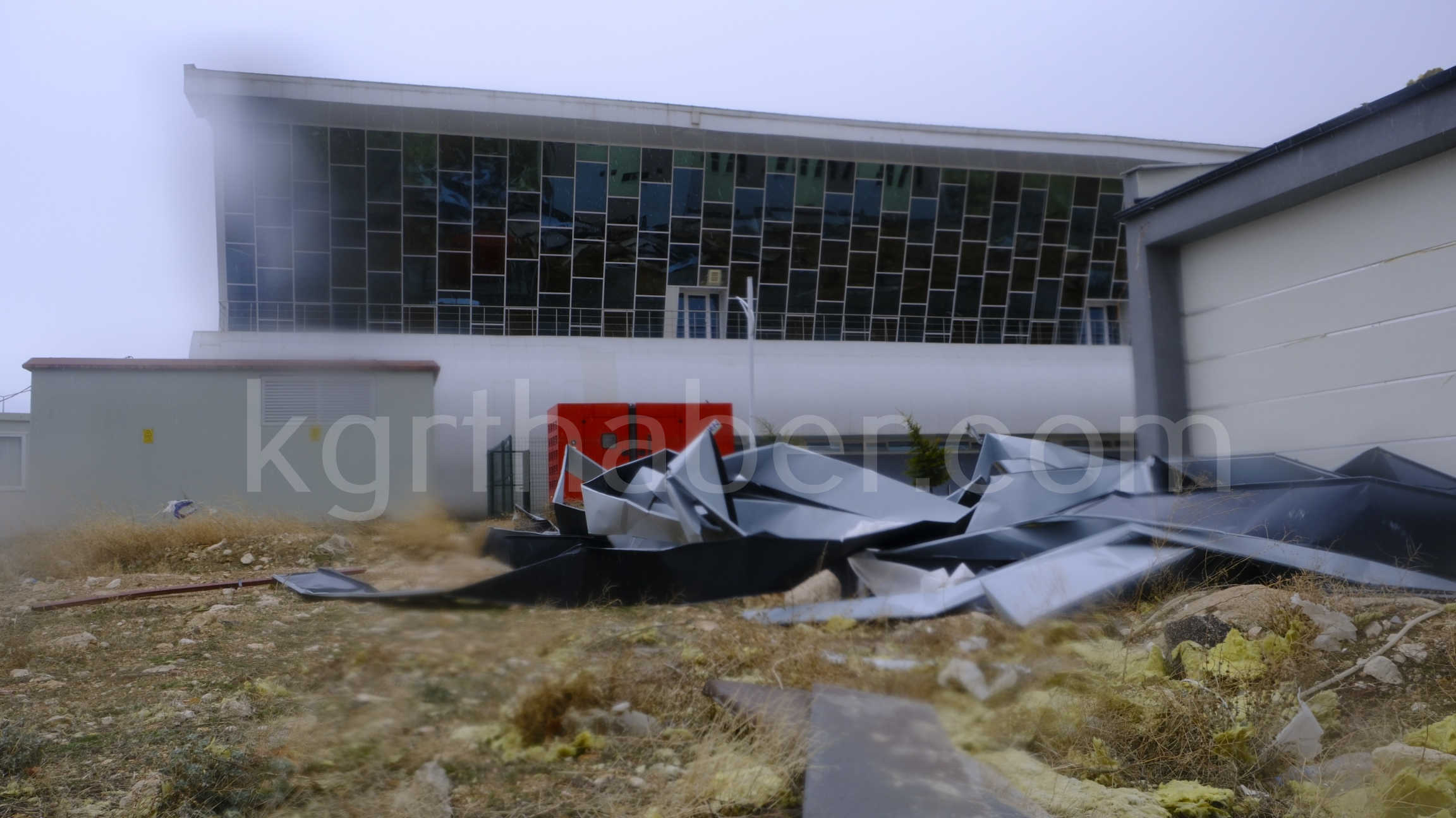 Karamanda Firtina Hayati Felc Etti Kamyonet Devrildi Saat Kulesi Yikildi5