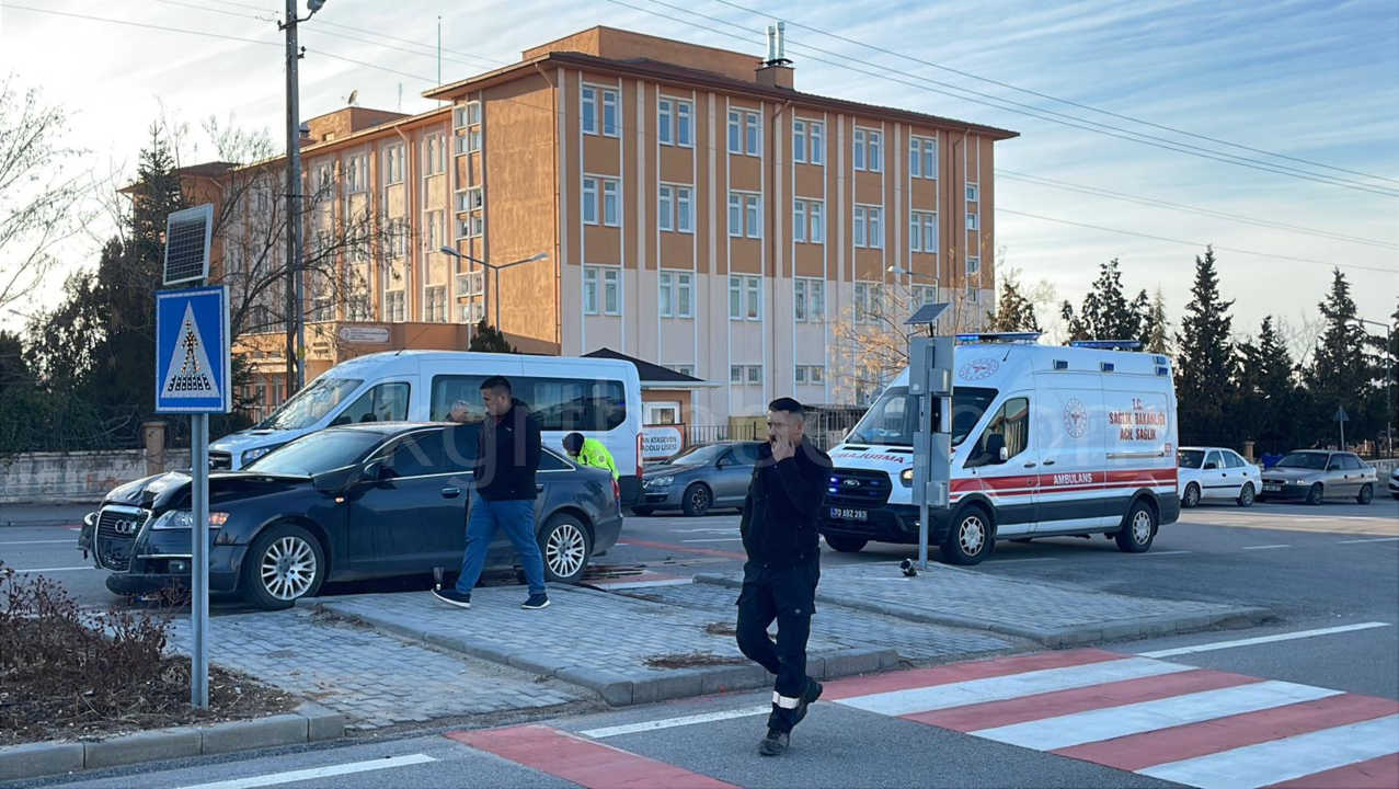 Karamanda Iki Otomobil Carpisti 1 Yarali2