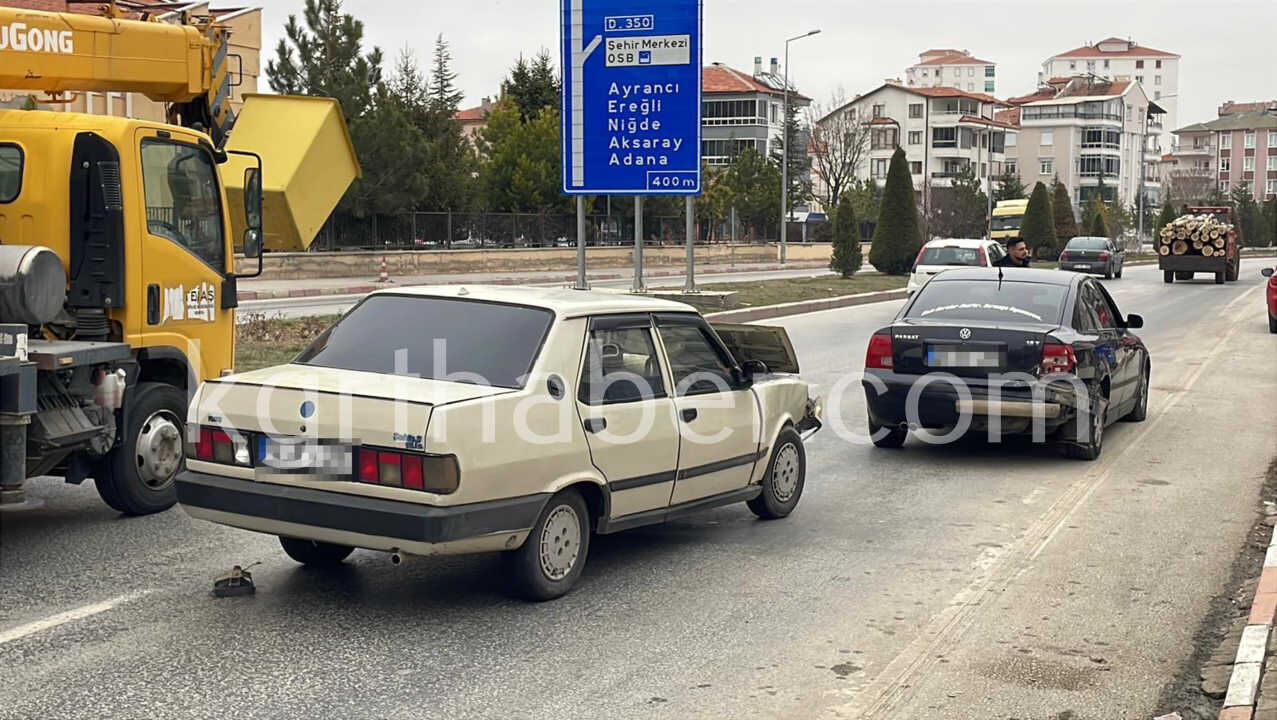 Karamanda Iki Otomobilin Carpistigi Kaza Kamerada 1 Yarali8