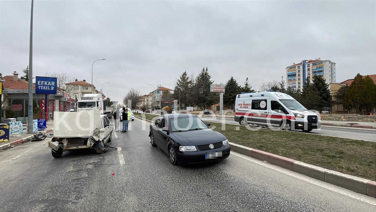 Karamanda Iki Otomobilin Carpistigi Kaza Kamerada 1 Yarali9
