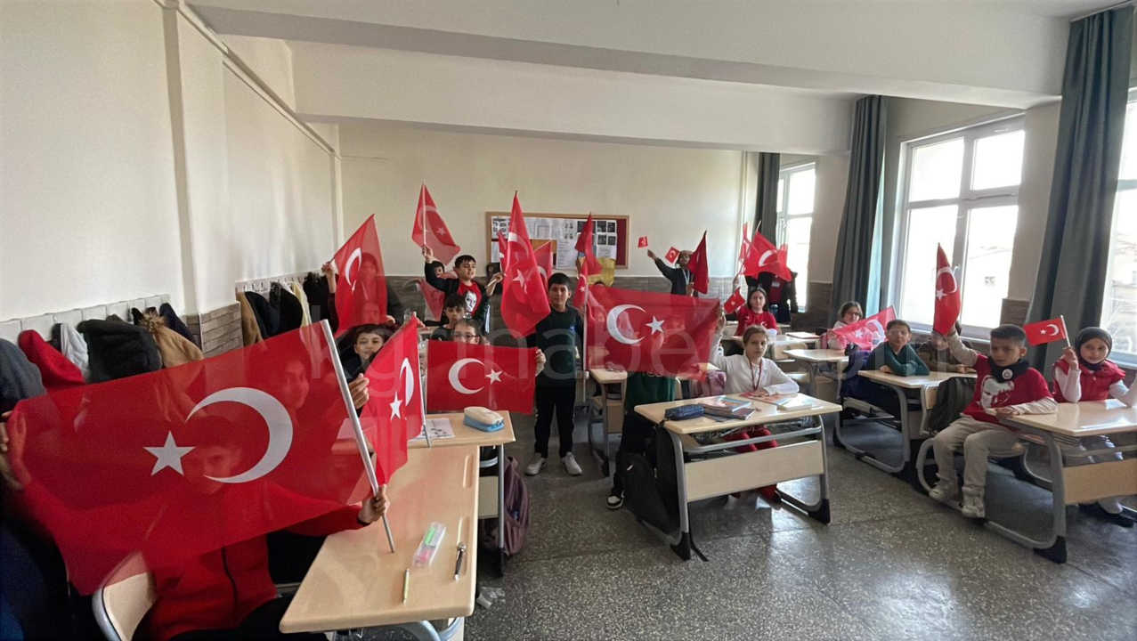 Karamanda Ikinci Donem Bayrak Sevgisi Dersiyle Basladi0