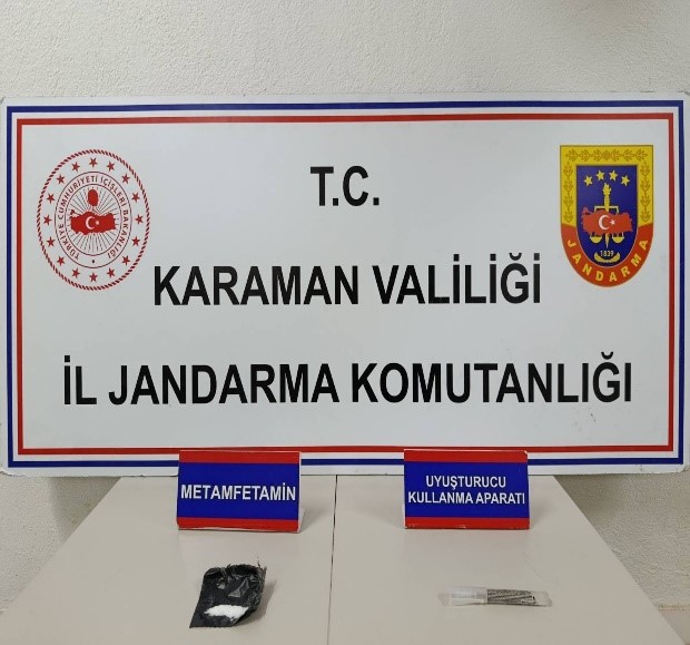 Karamanda Jandarma Uyusturucu Ve Kazi Malzemeleri Yakaladi (1)