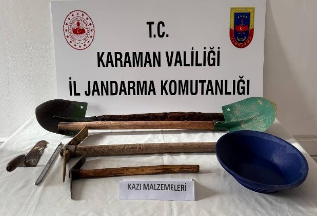 Karamanda Jandarma Uyusturucu Ve Kazi Malzemeleri Yakaladi (12)