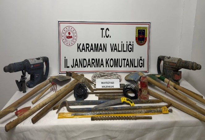 Karamanda Jandarma Uyusturucu Ve Kazi Malzemeleri Yakaladi (2)