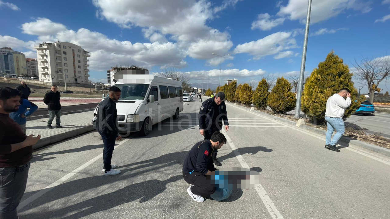 Karamanda Minibus Yayaya Carpti 1 Kisi Agir Yarali10