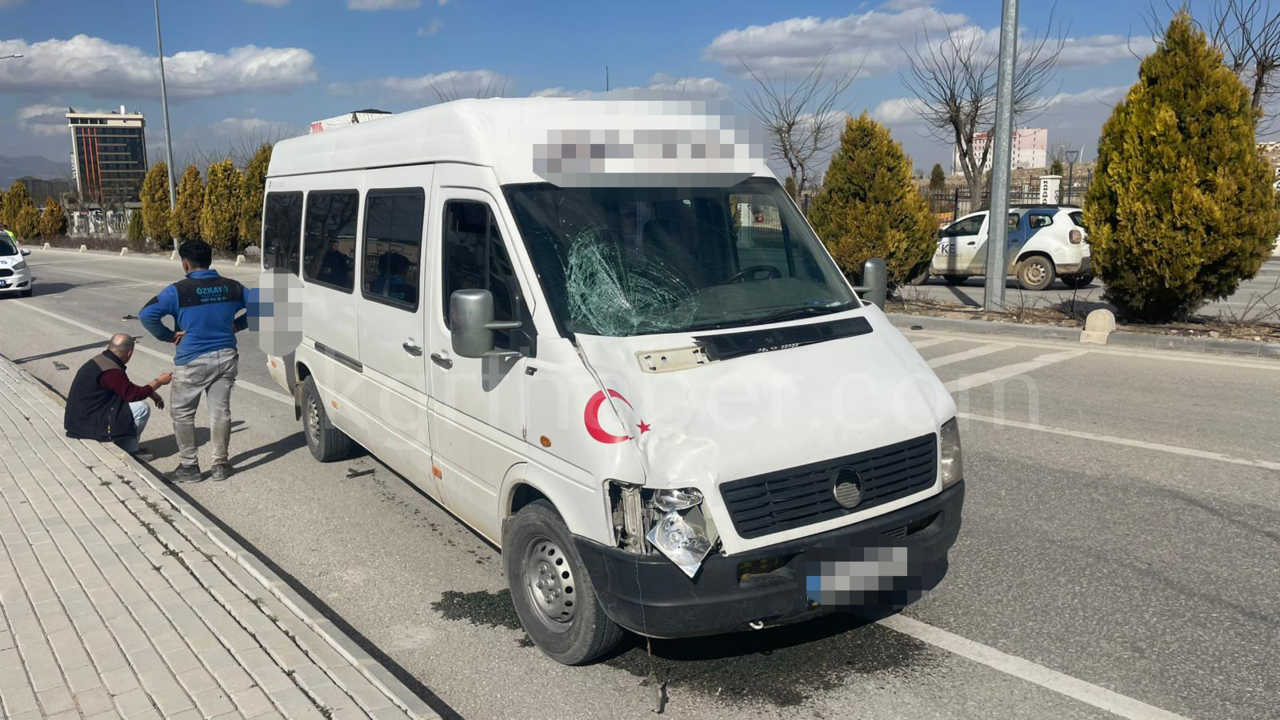 Karamanda Minibus Yayaya Carpti 1 Kisi Agir Yarali12