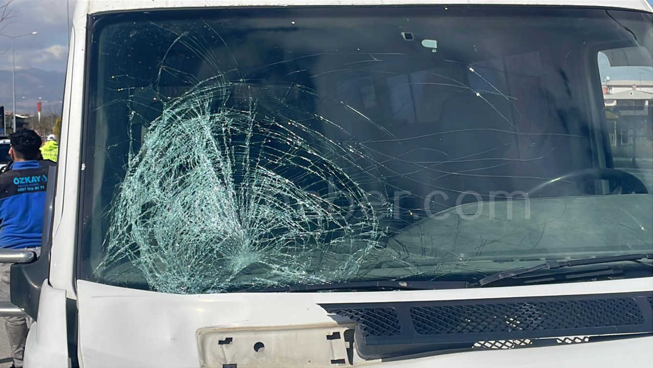 Karamanda Minibus Yayaya Carpti 1 Kisi Agir Yarali9