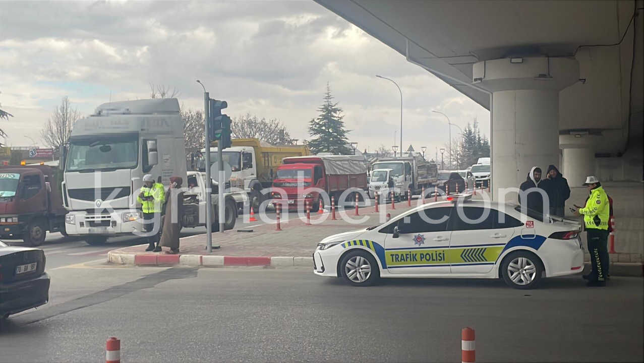 Karamanda Otomobil Ile Tir Carpisti1