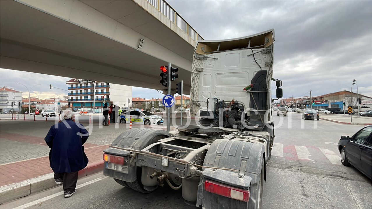 Karamanda Otomobil Ile Tir Carpisti2