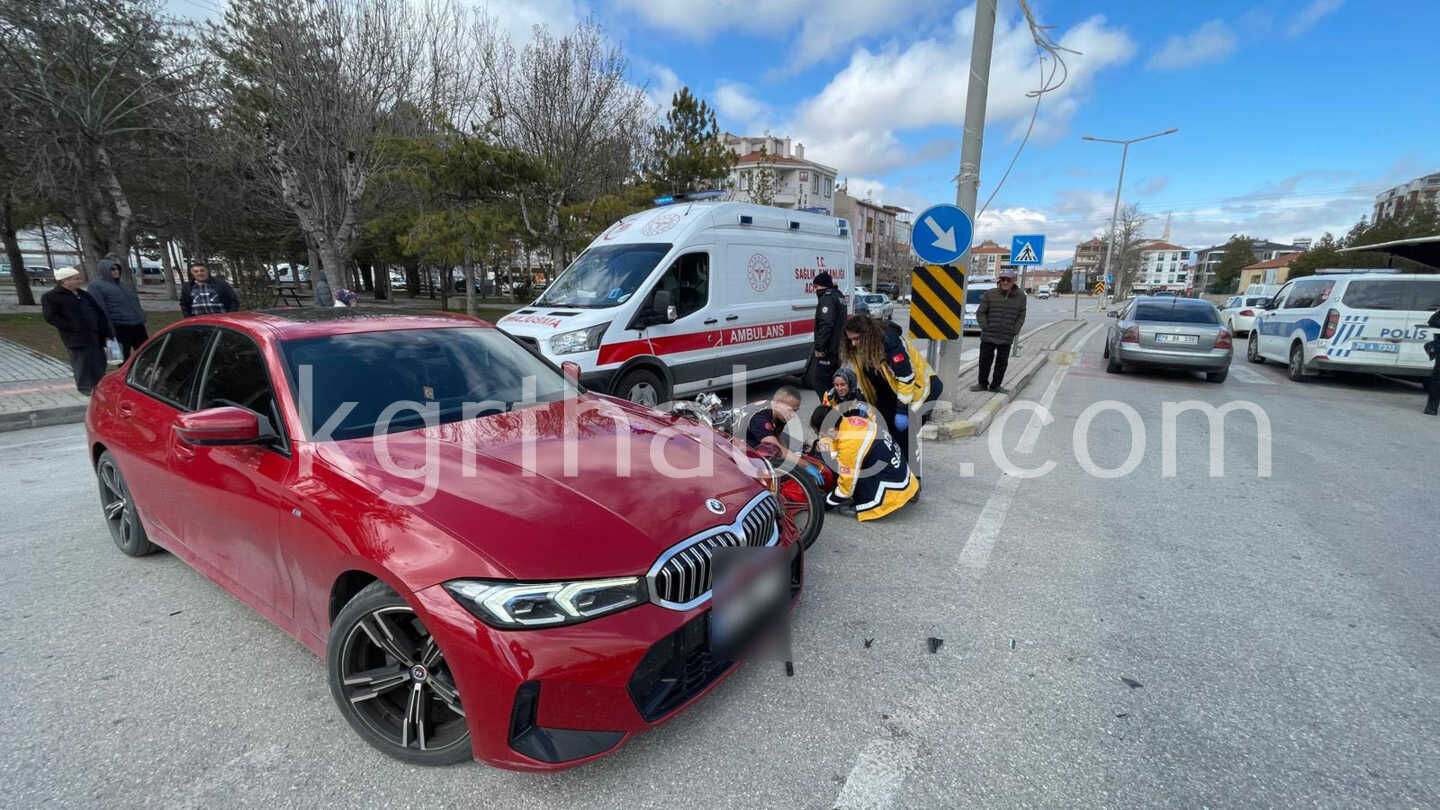 Karamanda Otomobille Carpisan Motosikletli Genc Yaralandi2