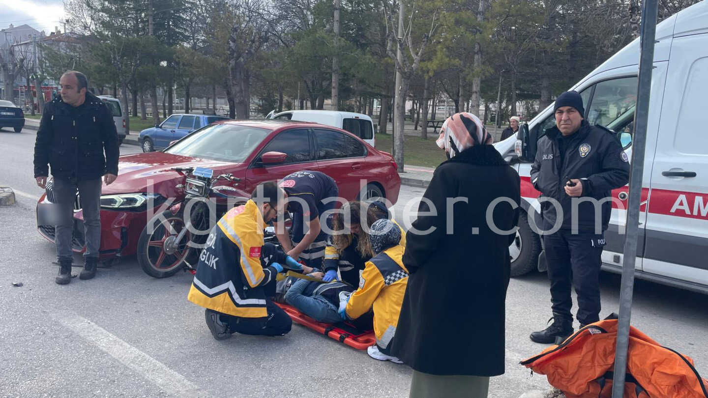 Karamanda Otomobille Carpisan Motosikletli Genc Yaralandi3