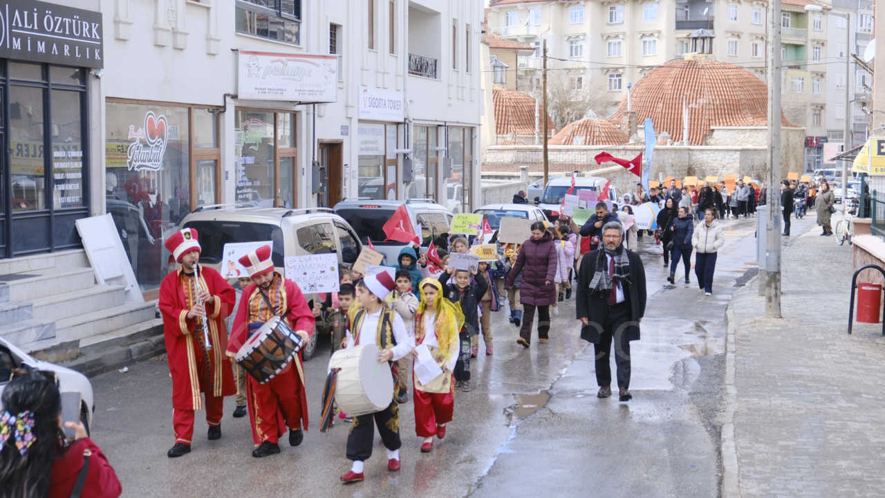 Karamanda Ramazan Coskusu Sokaklara Tasti11