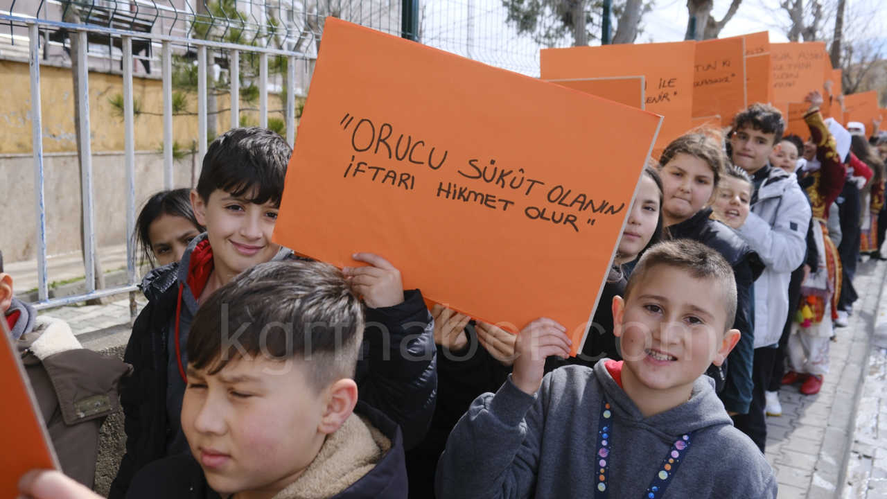 Karamanda Ramazan Coskusu Sokaklara Tasti5