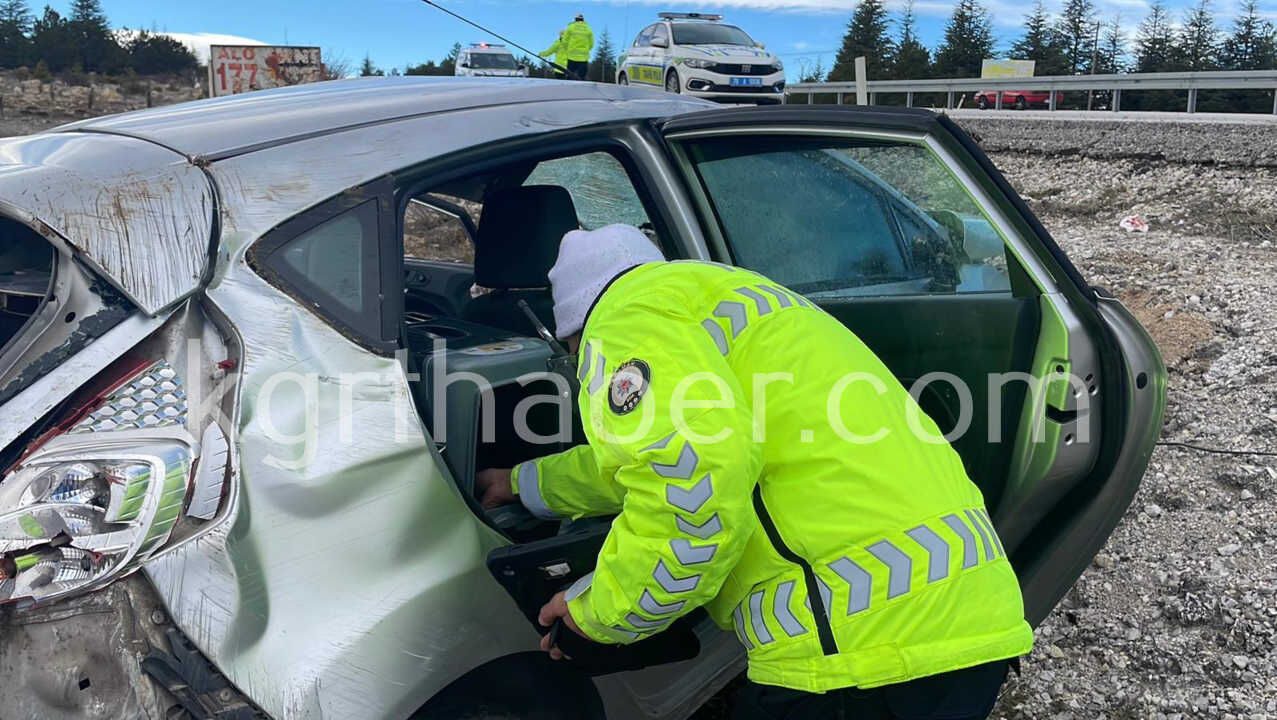 Karaman'da Takla Atan Aracın Sürücüsü Ölümden Döndü 1 Yaralı5