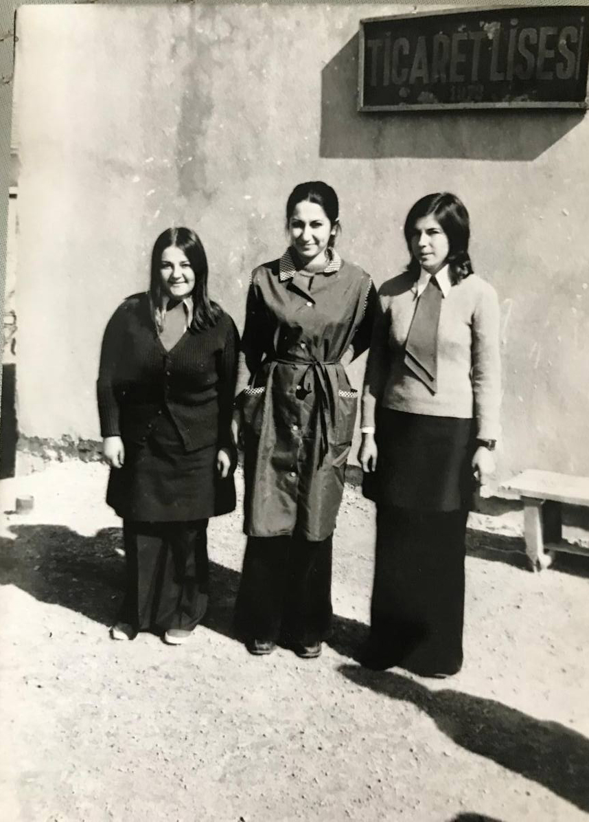 Karamanin Jale Ogretmeni Ve Devramberli Oyku (12)