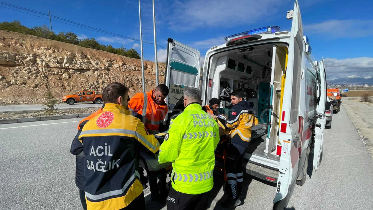 Kontrolden Cikan Otomobil Sarampole Takla Atti 1 Yarali10