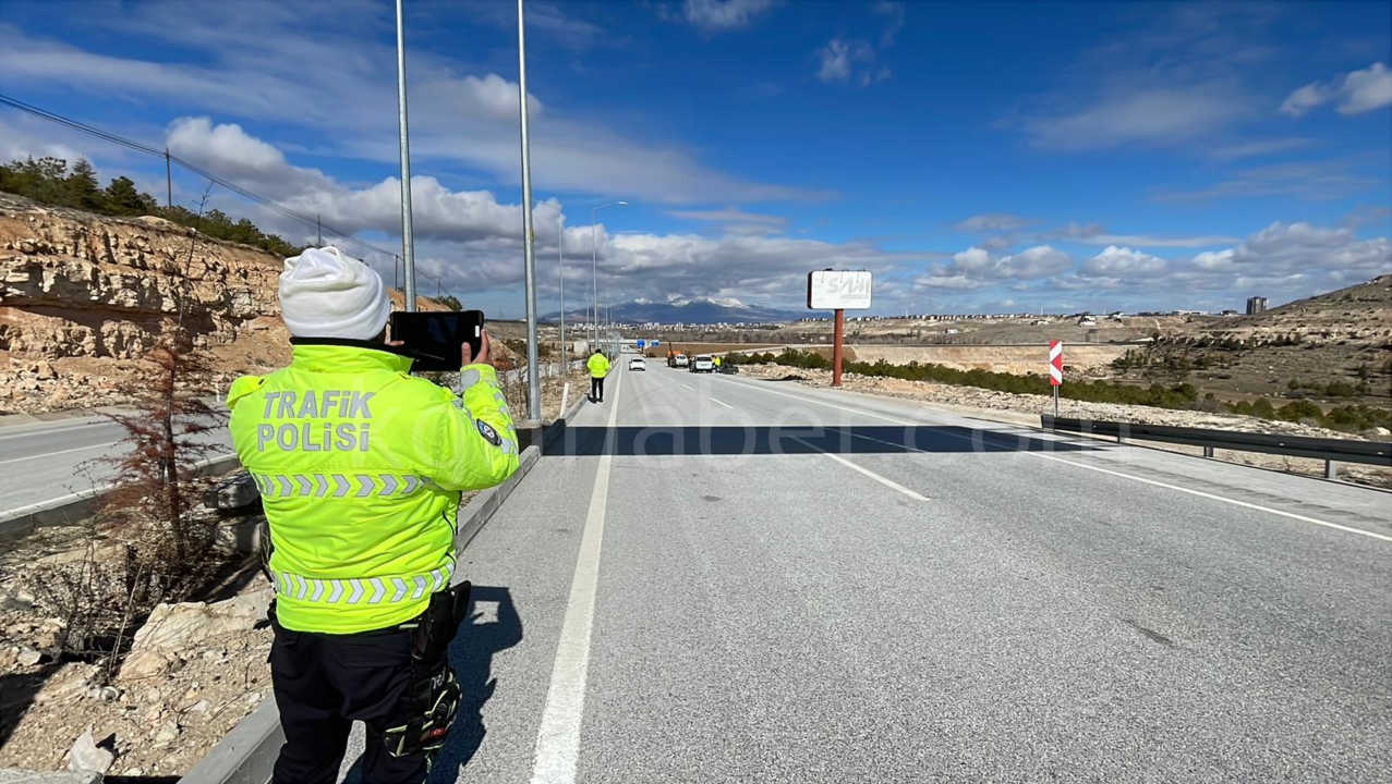 Kontrolden Cikan Otomobil Sarampole Takla Atti 1 Yarali14