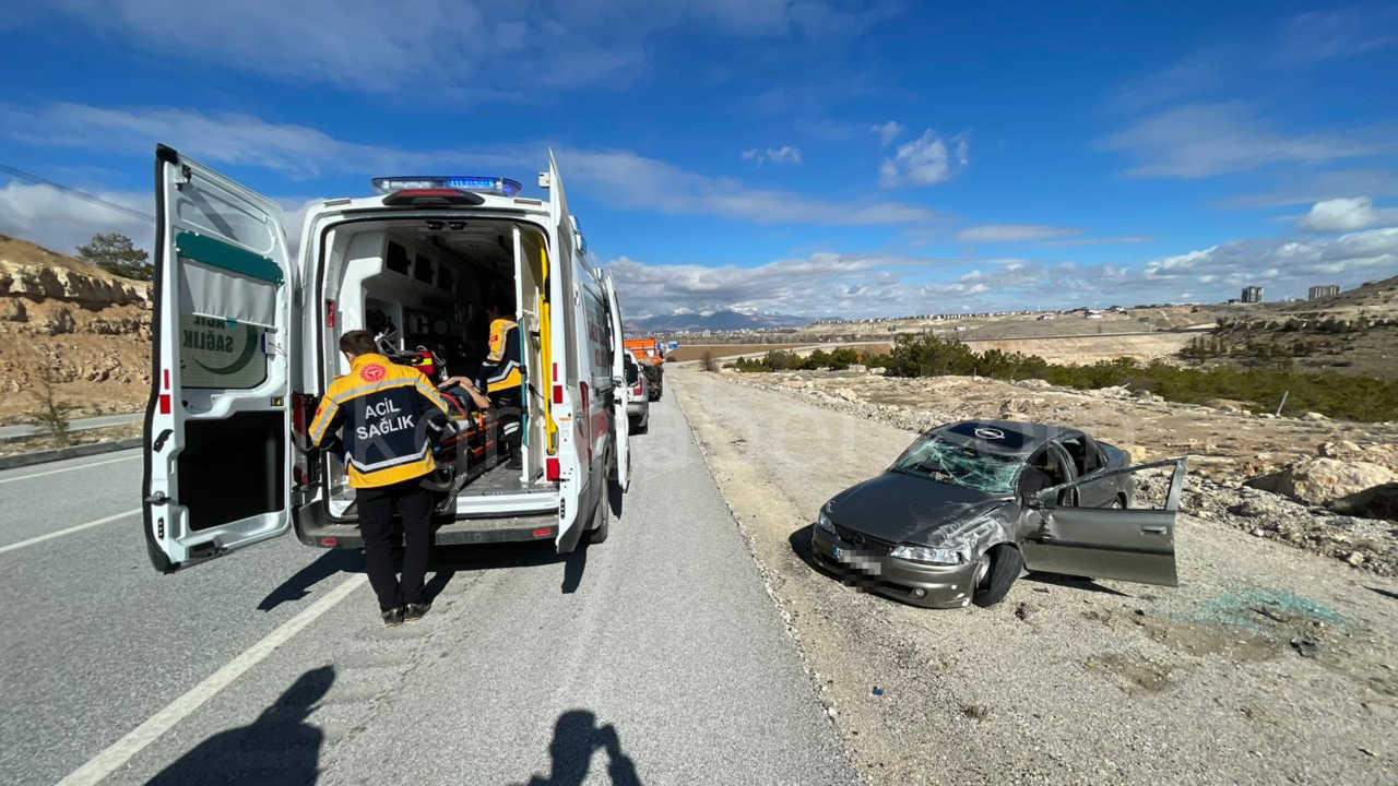 Kontrolden Cikan Otomobil Sarampole Takla Atti 1 Yarali3