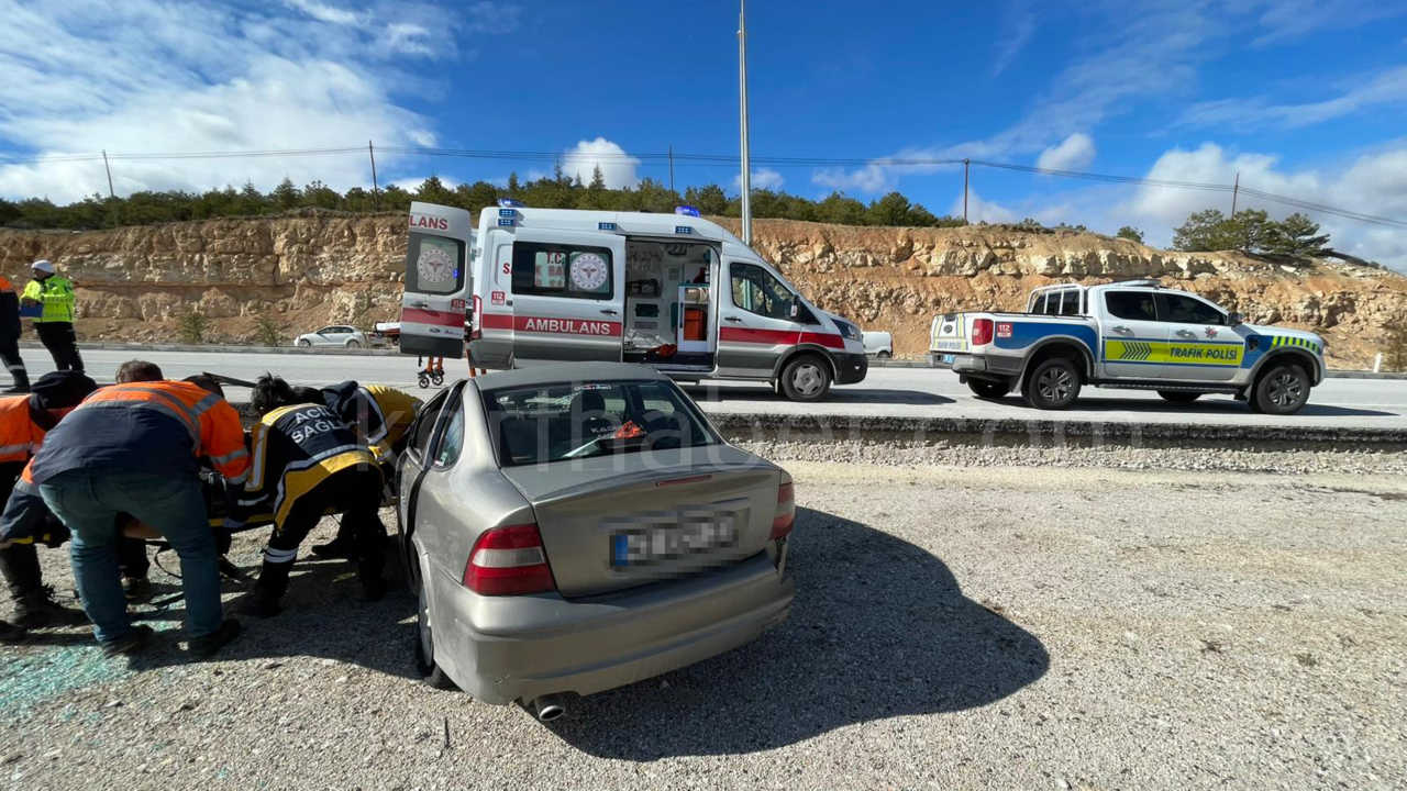 Kontrolden Cikan Otomobil Sarampole Takla Atti 1 Yarali5