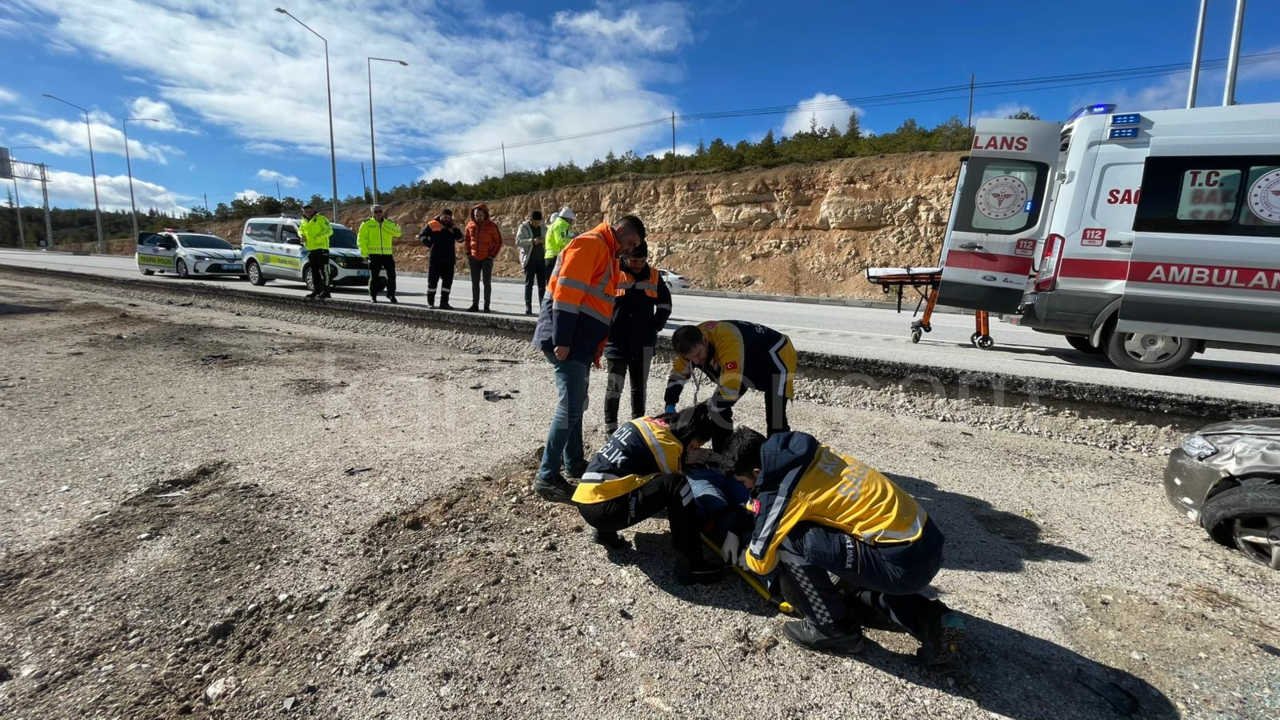 Kontrolden Cikan Otomobil Sarampole Takla Atti 1 Yarali8