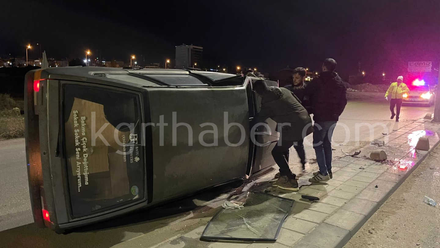 Kontrolden Cikan Otomobil Yan Yatti 2 Yarali10