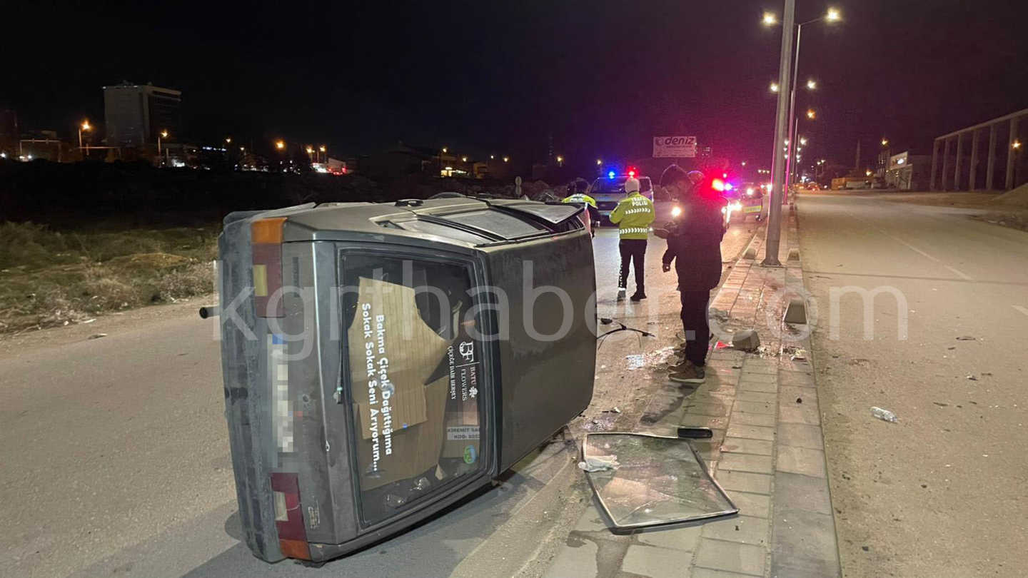 Kontrolden Cikan Otomobil Yan Yatti 2 Yarali13