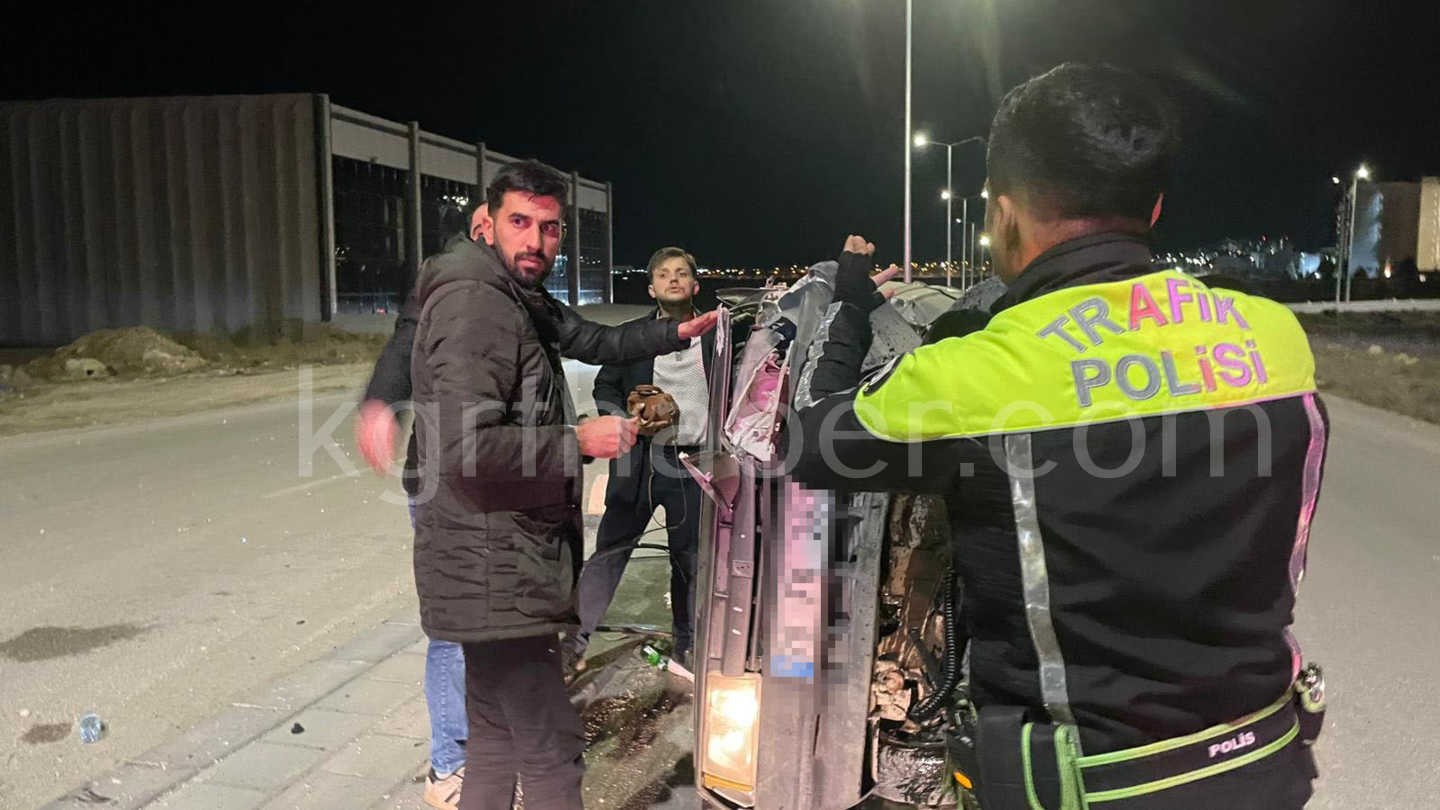 Kontrolden Cikan Otomobil Yan Yatti 2 Yarali7