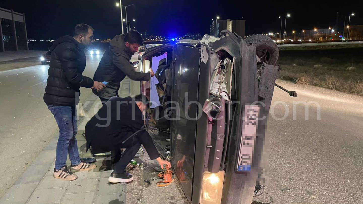 Kontrolden Cikan Otomobil Yan Yatti 2 Yarali8