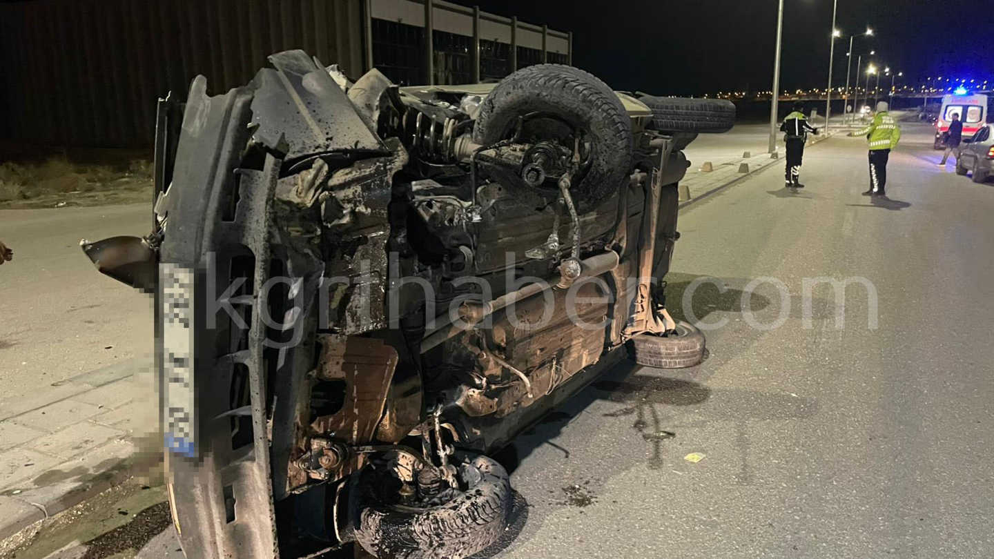 Kontrolden Cikan Otomobil Yan Yatti 2 Yarali9