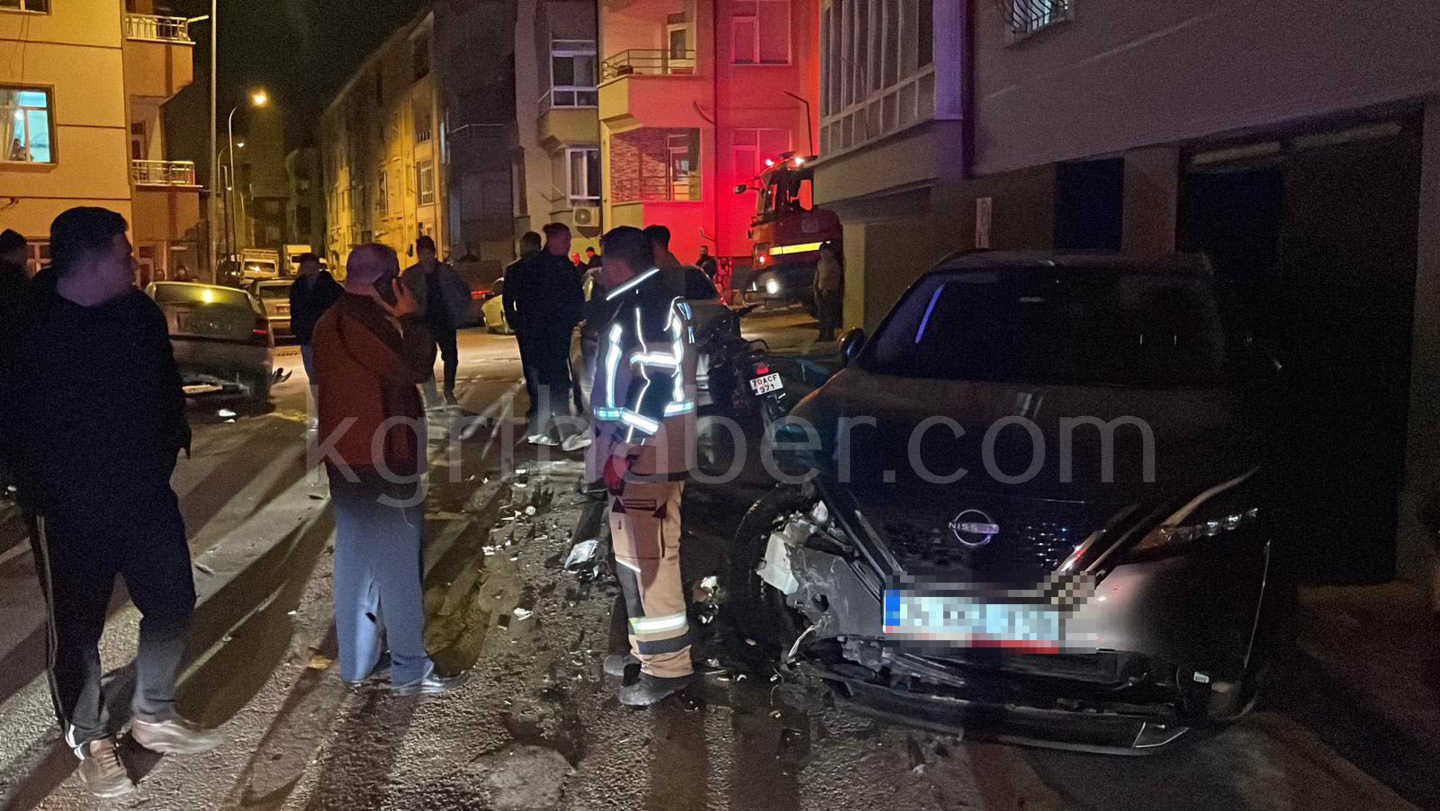 Mahalleyi Ayaga Kaldiran Kazada 3 Kisi Yaralandi O Anlar Kamerada11