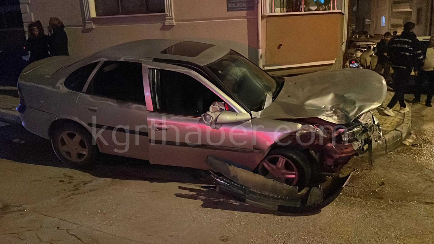 Mahalleyi Ayaga Kaldiran Kazada 3 Kisi Yaralandi O Anlar Kamerada13