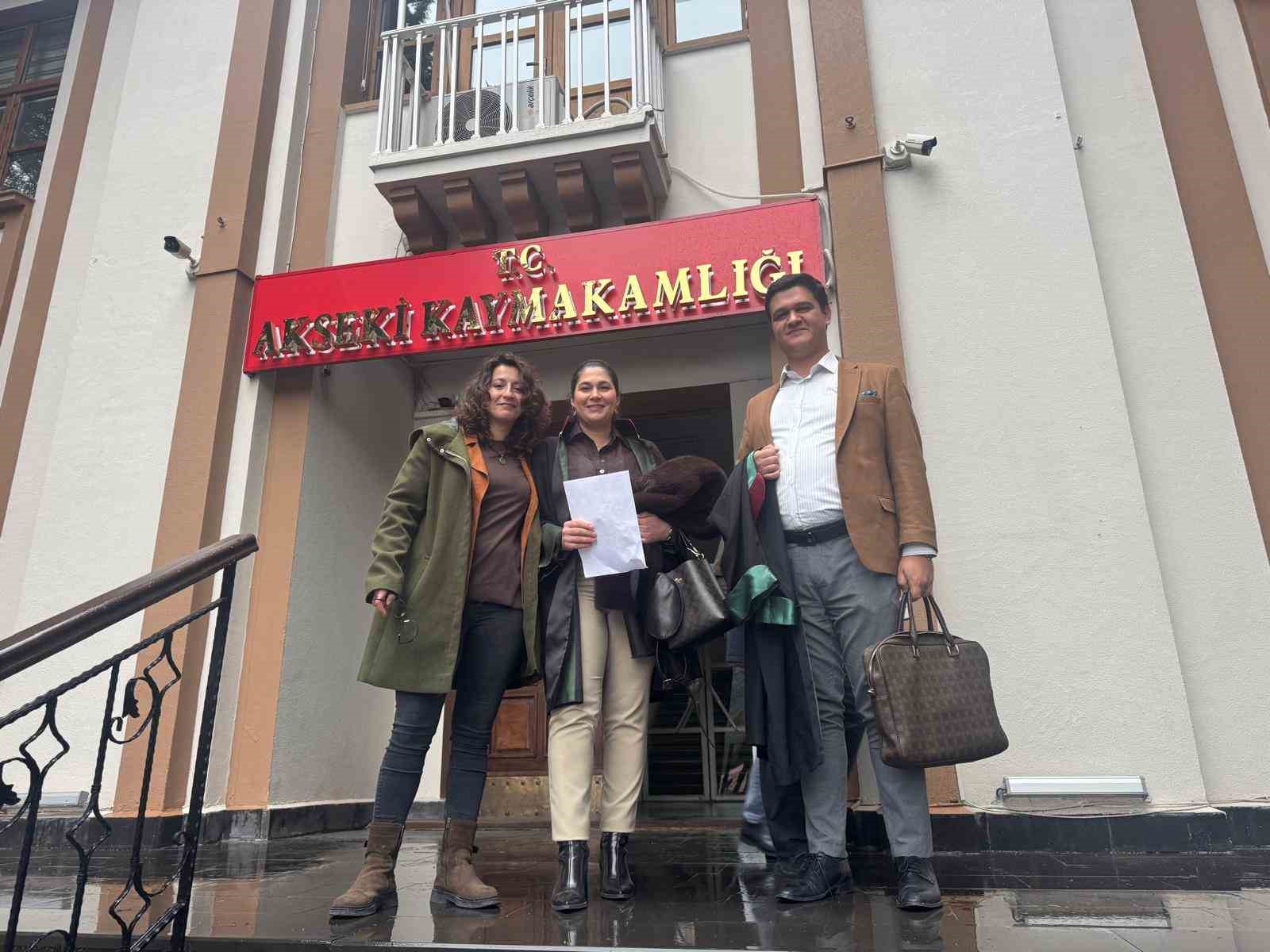 Metin Akpinarin Kizi Duygu Nebioglu Davayi Kazandi (4)