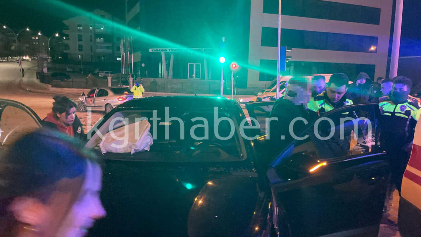 Narkotik Polisinden Kacan Otomobil Kavsakta Baska Aracla Carpisti 3 Yarali2