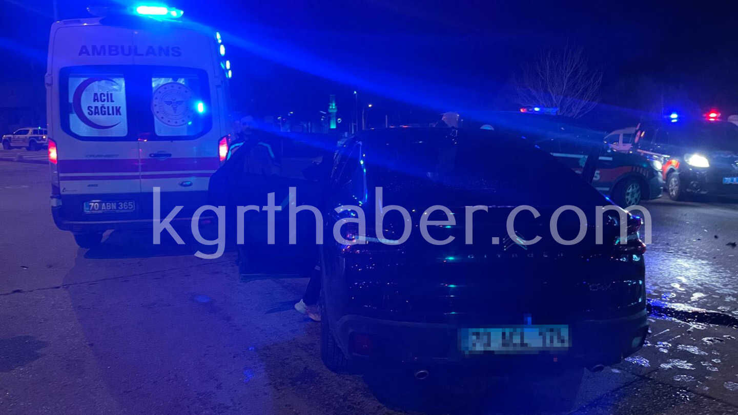 Narkotik Polisinden Kacan Otomobil Kavsakta Baska Aracla Carpisti 3 Yarali9