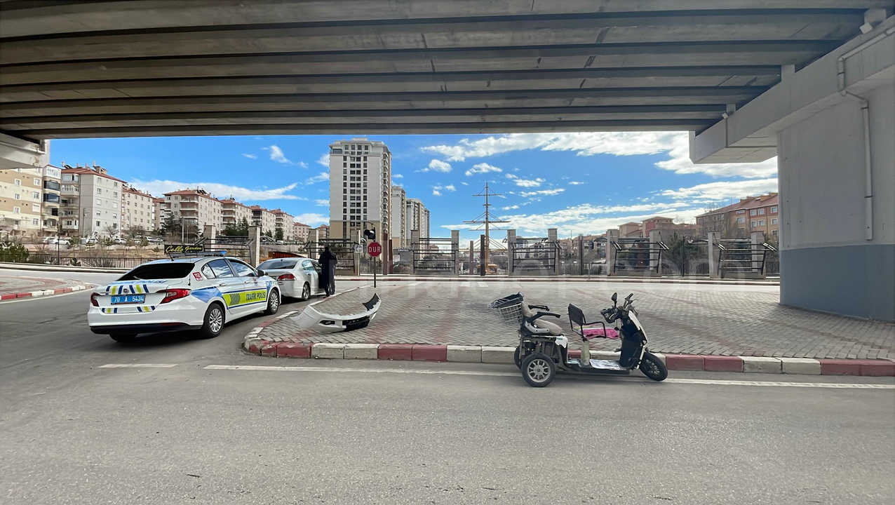 Otomobille Carpisan 3 Tekerlekli Elektrikli Bisikletin Surucusu Yaralandi2