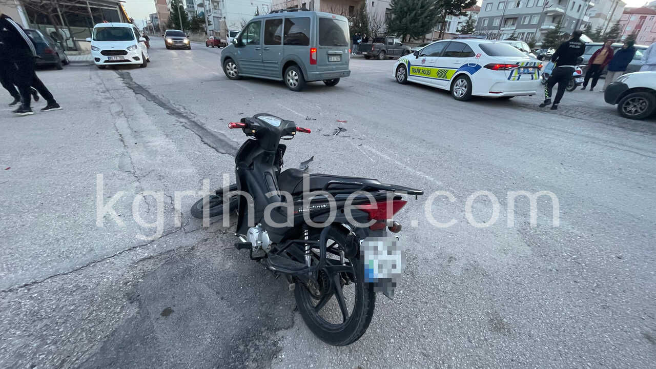 Otomobille Carpisan Motosikletli Cocuk Yaralandi0