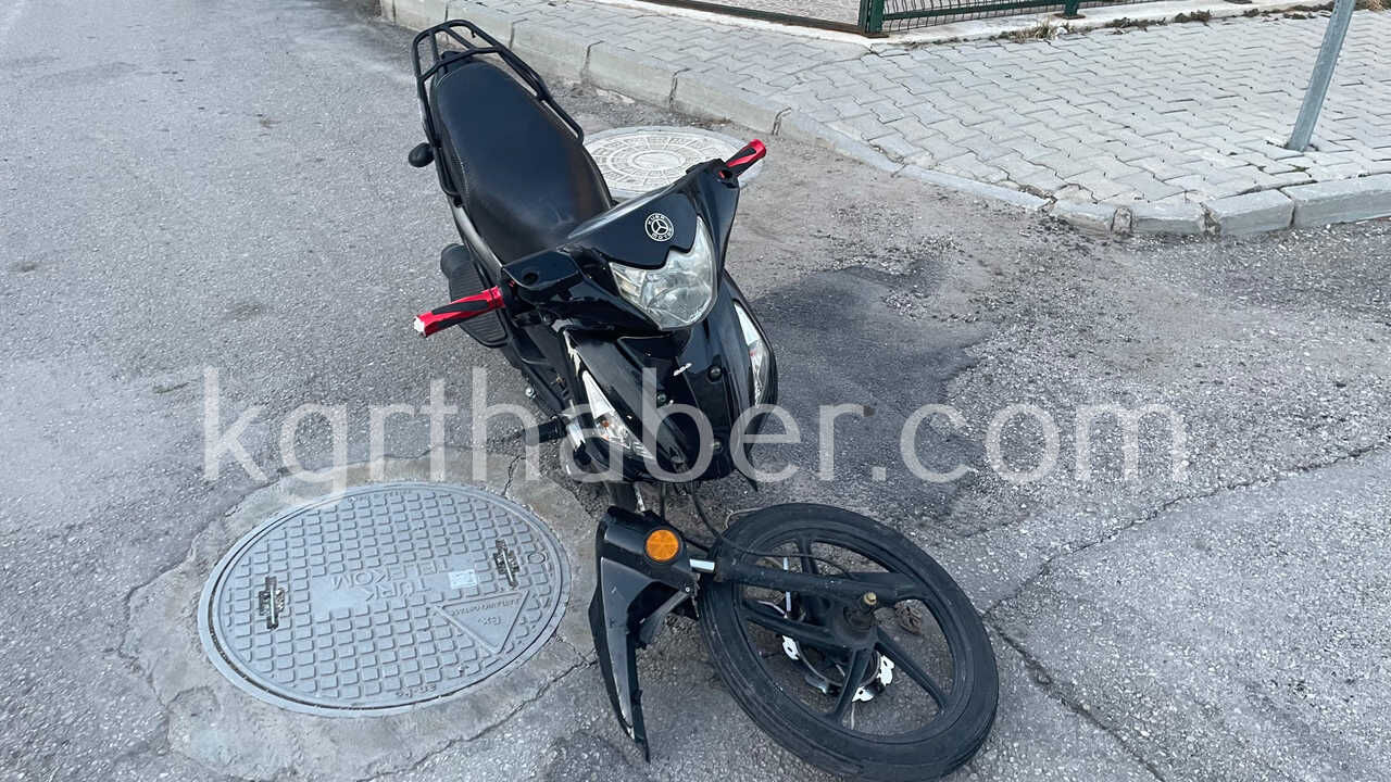 Otomobille Carpisan Motosikletli Cocuk Yaralandi3