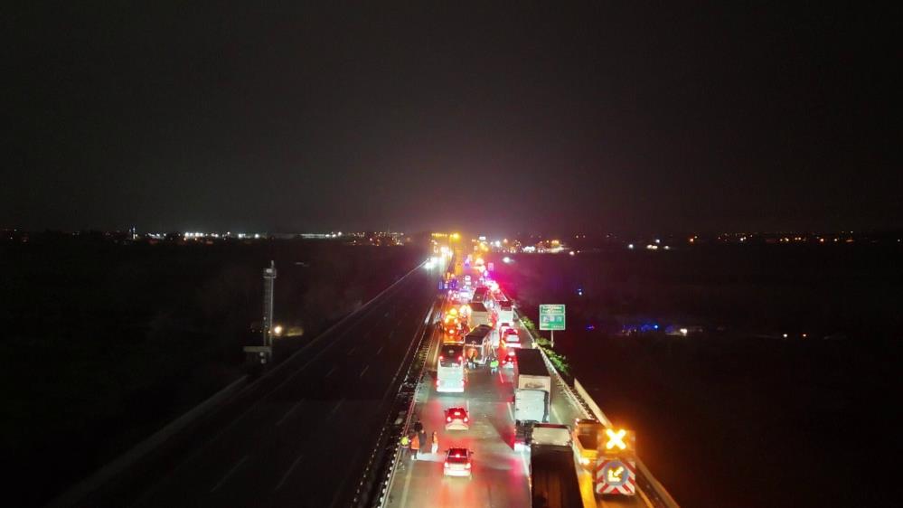 Otoyolda 16 Arac Birbirine Girdi 4U Agir 13 Yarali3