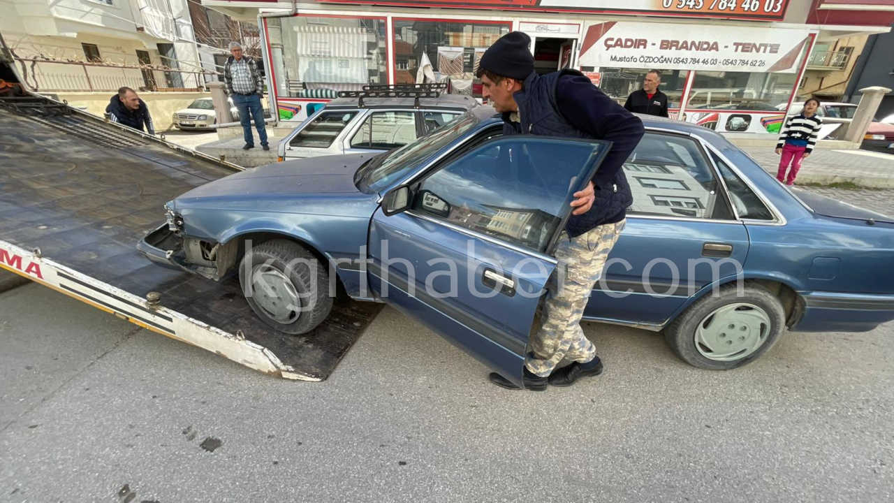 Polisi Gorunce Kacan 14 Yasindaki Cocuk Surucu Kaza Yapti6